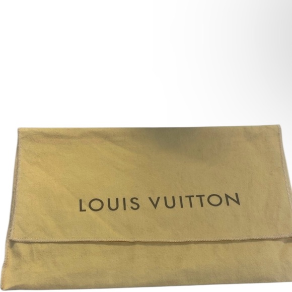 ❌-SOLD IN STORE ❌-Louis Vuitton Pochette Custom Painted Crossbody/Clutch - Picture 13 of 13